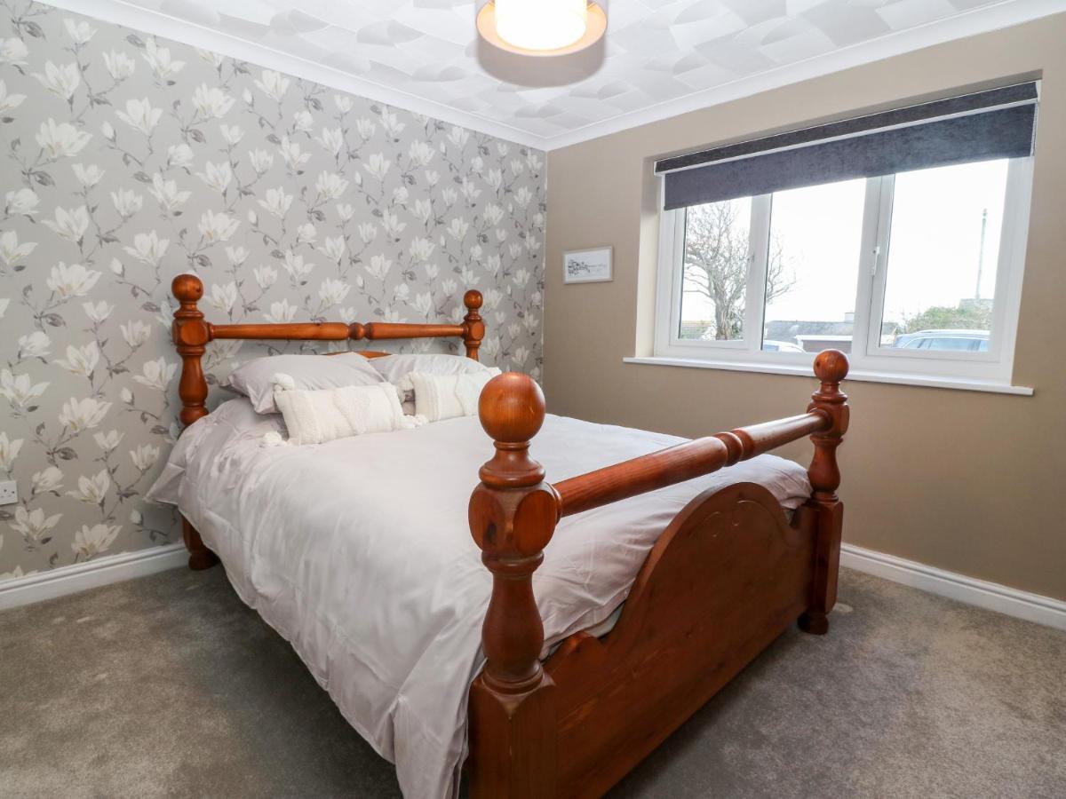 Cedars Villa Holyhead Exterior foto